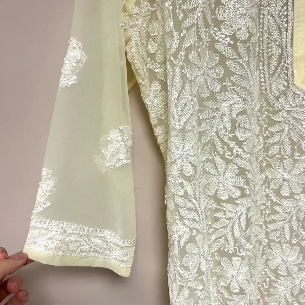 - Yellow embroidered kaftan    L
